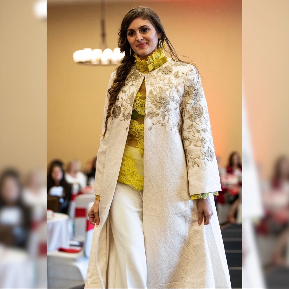 👠 Gold and White Embroidered Duster Coat 👠